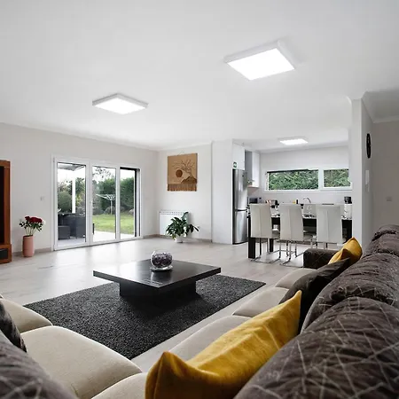 ヴィラ Mila Piscina E Jacuzzi *