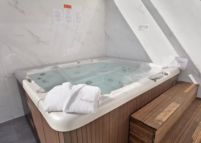 Mila Piscina E Jacuzzi * Salir de Matos